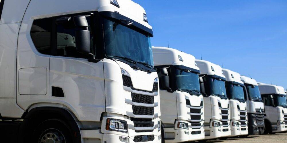 Poids Lourds électriques sur un parking - Driveco