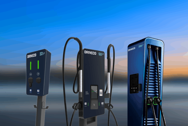 3 bornes DRIVECO pour recharger un véhicule électrique.