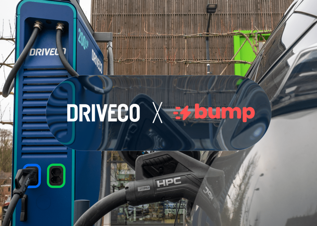 Une borne DRIVECO avec un câble branché sur un véhicule électrique en train de charger, avec les logos DRIVECO x Bump en surimpression.